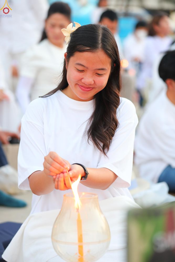 ภาพ No.302195:วันที่ 23 มกราคม พ.ศ. 2569 พิธีจุดประทีปธรรมถวายเป็นพุทธบูชา (ภาพชุดที่ 2) และบูชาธรรมมหาปูชนียาจารย์  ณ อนุสรณ์สถานลำดับที่ 5 สถานที่เผยแผ่วิชชาธรรมกายครั้งแรก อนุสรณ์สถานบางปลา วัดบางปลา อำเภอบางเลน จังหวัดนครปฐม ในโครงการธรรมยาตรา กตัญญูบูชา มหาปูชนีย