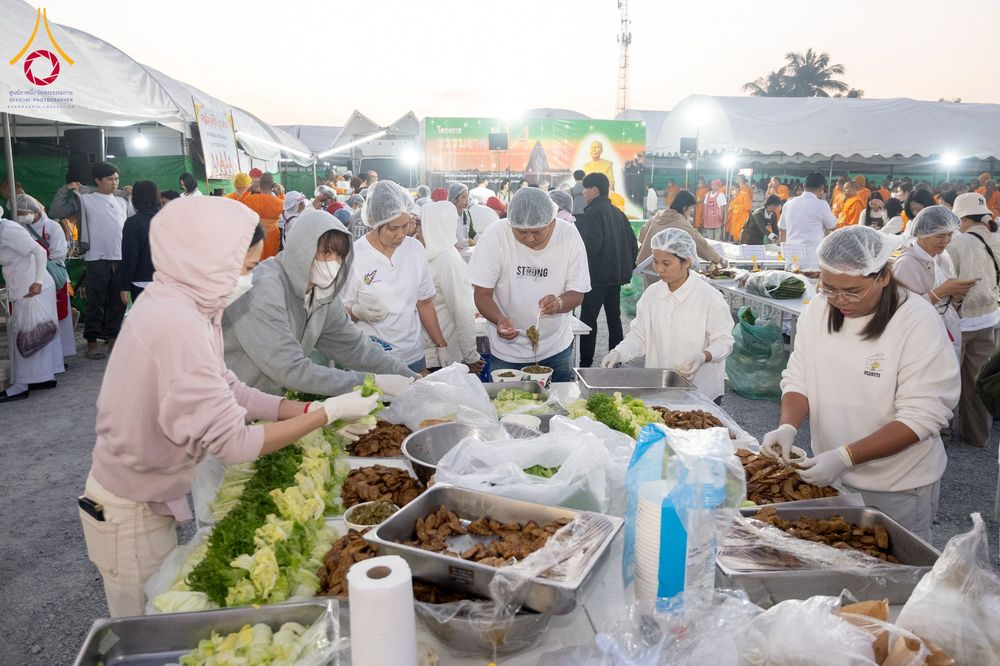 ภาพ No.291330:วันที่ 10 มกราคม พ.ศ. 2569 พิธีถวายภัตตาหารเป็นสังฆทาน แด่พระธรรมยาตรา ณ อนุสรณ์สถานคลองบางนางแท่น อ.สามพราน จ.นครปฐม ในโครงการธรรมยาตรา กตัญญูบูชา มหาปูชนียาจารย์ พระมงคลเทพมุนี(สด จนฺทสโร) พระผู้ปราบมาร อนุสรณ์สถาน 7 แห่ง ปีที่ 14