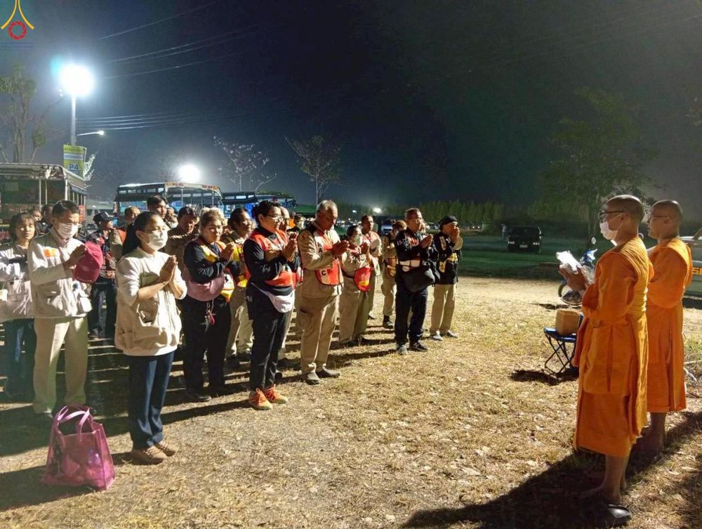 ภาพ No.306595:ภาพเบื้องหลังอาสาสมัครรวมใจ ชุดที่ 5 ในโครงการธรรมยาตรา กตัญญูบูชา มหาปูชนียาจารย์ พระมงคลเทพมุนี(สด จนฺทสโร) พระผู้ปราบมาร อนุสรณ์สถาน 7 แห่ง ปีที่ 14