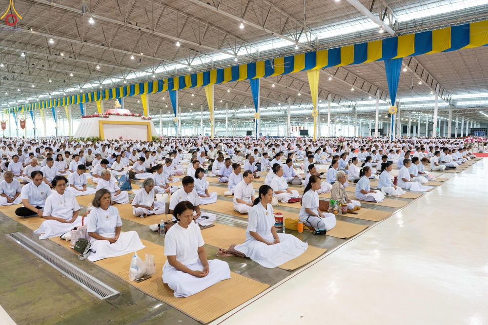 ภาพ No.337867:วันอาทิตย์ต้นเดือน 5 กรกฎาคม พ.ศ.2569 พิธีบูชาข้าวพระ ณ สภาธรรมกายสากล วัดพระธรรมกาย