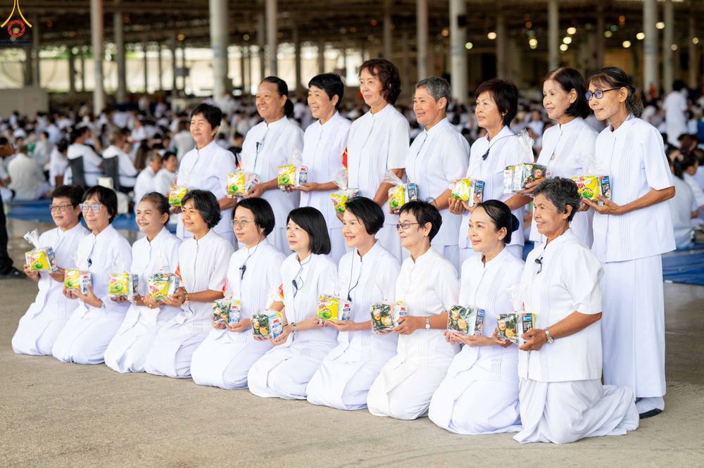 ภาพ No.345369:วันพฤหัสบดีที่ 27 สิงหาคม พ.ศ.2569 พิธีตักบาตรในวันธรรมชัย ณ สภาธรรมกายสากล วัดพระธรรมกาย ปทุมธานี