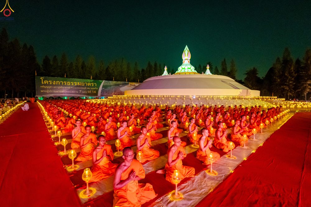 ภาพ No.292170:วันที่ 10 มกราคม พ.ศ. 2569 พิธีจุดประทีปถวายเป็นพุทธบูชา และบูชาธรรมมหาปูชนียาจารย์  ณ อนุสรณ์สถานคลองบางนางแท่น อ.สามพราน จ.นครปฐม ในโครงการธรรมยาตรา กตัญญูบูชา มหาปูชนียาจารย์ พระมงคลเทพมุนี(สด จนฺทสโร) พระผู้ปราบมาร อนุสรณ์สถาน 7 แห่ง ปีที่ 14