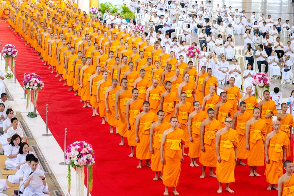 ภาพ No.338985:วันอาทิตย์ที่ 12 กรกฎาคม พ.ศ.2569 พิธีมุทิตาผู้สอบได้เปรียญธรรม ประโยค 1-2 ถึง ป.ธ.9 และ บ.ศ.1-2 ถึง บ.ศ.6 สำนักศาสนศึกษาวัดพระธรรมกาย ประจำปี 2569, พิธีมอบตราตั้งแต่งตั้งอาจารย์ใหญ่ สำนักศาสนศึกษาวัดพระธรรมกาย
