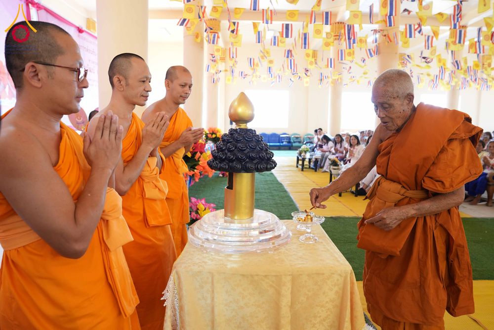 ภาพ No.323297:วันอาทิตย์ที่ 19 เมษายน พ.ศ. 2569 พิธีเจริญพระพุทธมนต์สมโภช “พระพุทธเมตตา” อัญเชิญพระบรมสารีริกธาตุ เพื่อบรรจุและประดิษฐาน ณ เกศมาลา “พระพุทธเมตตา” พระประธานในศาลาการเปรียญวัดหนองเต่า ณ วัดหนองเต่า ต.บึงพะไล อ.แก้งสนามนาง จ.นครราชสีมา