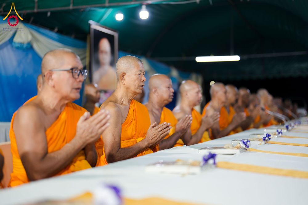 ภาพ No.299161:วันที่ 21 มกราคม พ.ศ. 2569 พิธีถวายภัตตาหารเป็นสังฆทาน แด่พระธรรมยาตรา ณ อนุสรณ์สถานบางปลา วัดบางปลา อำเภอบางเลน จังหวัดนครปฐม ในโครงการธรรมยาตรา กตัญญูบูชา มหาปูชนียาจารย์ พระมงคลเทพมุนี(สด จนฺทสโร) พระผู้ปราบมาร อนุสรณ์สถาน 7 แห่ง ปีที่ 14