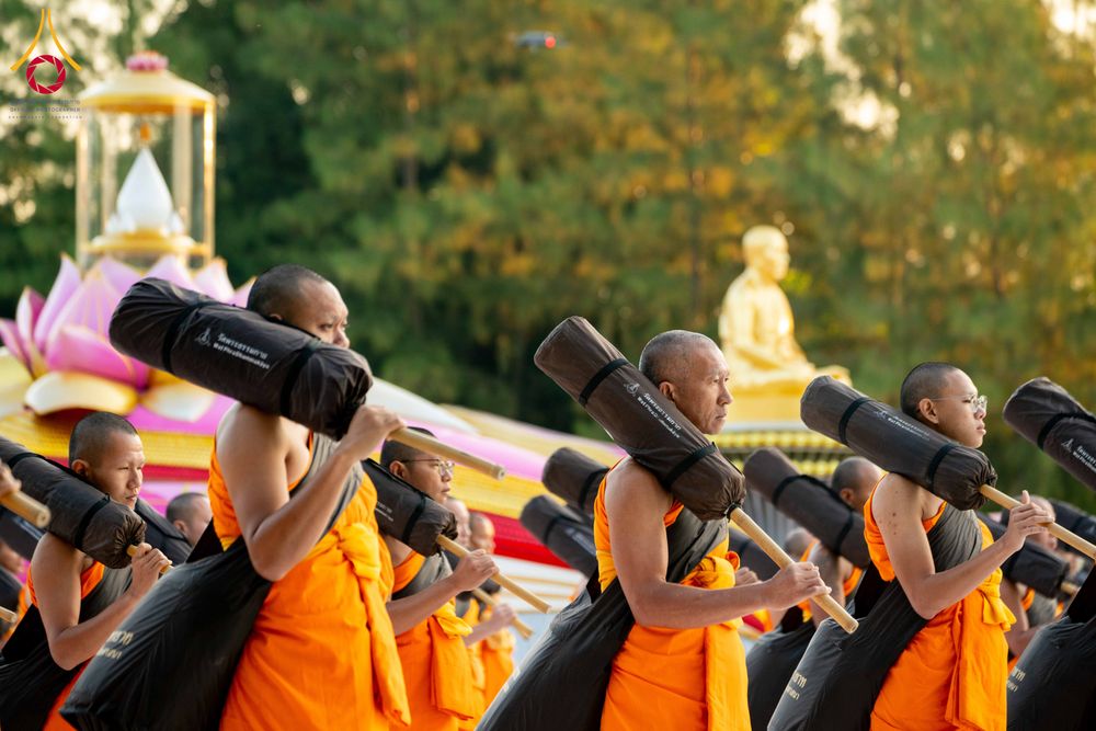 ภาพ No.290662:วันที่ 8 มกราคม พ.ศ. 2569 พระธรรมยาตราปฏิบัติธรรม และถ่ายภาพหมู่ประวัติศาสตร์ ในโครงการธรรมยาตรา กตัญญูบูชามหาปูชนียาจารย์ พระมงคลเทพมุนี(สด จนฺทสโร) พระผู้ปราบมาร อนุสรณ์สถาน 7 แห่ง ปีที่ 14 ณ อนุสรณ์สถานคลองบางนางแท่น อ.สามพราน จ.นครปฐม