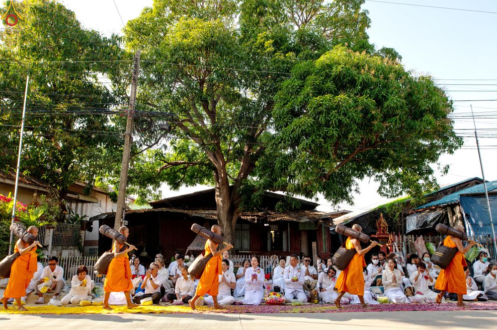 ภาพ No.292840:วันที่ 11 มกราคม พ.ศ. 2569 พิธีต้อนรับพระธรรมยาตรา ณ อนุสรณ์สถานลำดับที่ 3 สถานที่เกิดในเพศสมณะ วัดสองพี่น้อง อำเภอสองพี่น้อง จังหวัดสุพรรณบุรี ในโครงการธรรมยาตรา กตัญญูบูชา มหาปูชนียาจารย์ พระมงคลเทพมุนี(สด จนฺทสโร) พระผู้ปราบมาร อนุสรณ์สถาน 7 แห่ง ปีที