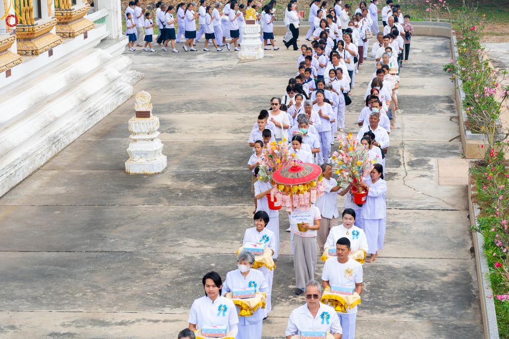 ภาพ No.301322:วันที่ 22 มกราคม พ.ศ. 2569 พิธีทอดผ้าป่าทำนุบำรุงศาสนสถาน ณ วัดใหม่พิบูลย์ผล อ.สองพี่น้อง จ.สุพรรณบุรี ในโครงการธรรมยาตรา กตัญญูบูชา มหาปูชนียาจารย์ พระมงคลเทพมุนี(สด จนฺทสโร) พระผู้ปราบมาร อนุสรณ์สถาน 7 แห่ง ปีที่ 14