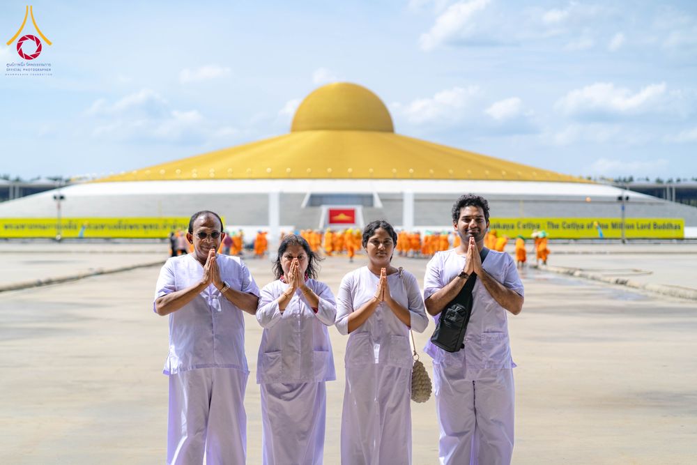 ภาพ No.340384:วันที่  12 - 22 กรกฎาคม พ.ศ.2569 ชาวต่างชาติจากประเทศกัวเตมาลา รัสเซีย เซอร์เบีย เยอรมัน อเมริกา สเปน สิงคโปร์ และศรีลังกา  เยี่ยมชมวัด เรียนรู้วิธีการนั่งสมาธิ และกราบสักการะพระมหาธรรมกายเจดีย์ ณ วัดพระธรรมกาย