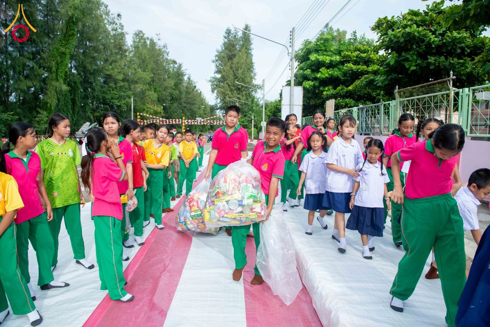 ภาพ No.342580:วันที่ 5 สิงหาคม พ.ศ. 2569  กิจกรรมตักบาตรโครงการรักความดี เพื่อเผยแผ่งานพระพุทธศาสนา  ศูนย์คมนาคม วัดพระธรรมกาย ณ โรงเรียนสังข์อ่ำ อ.คลองหลวง จ.ปทุมธานี