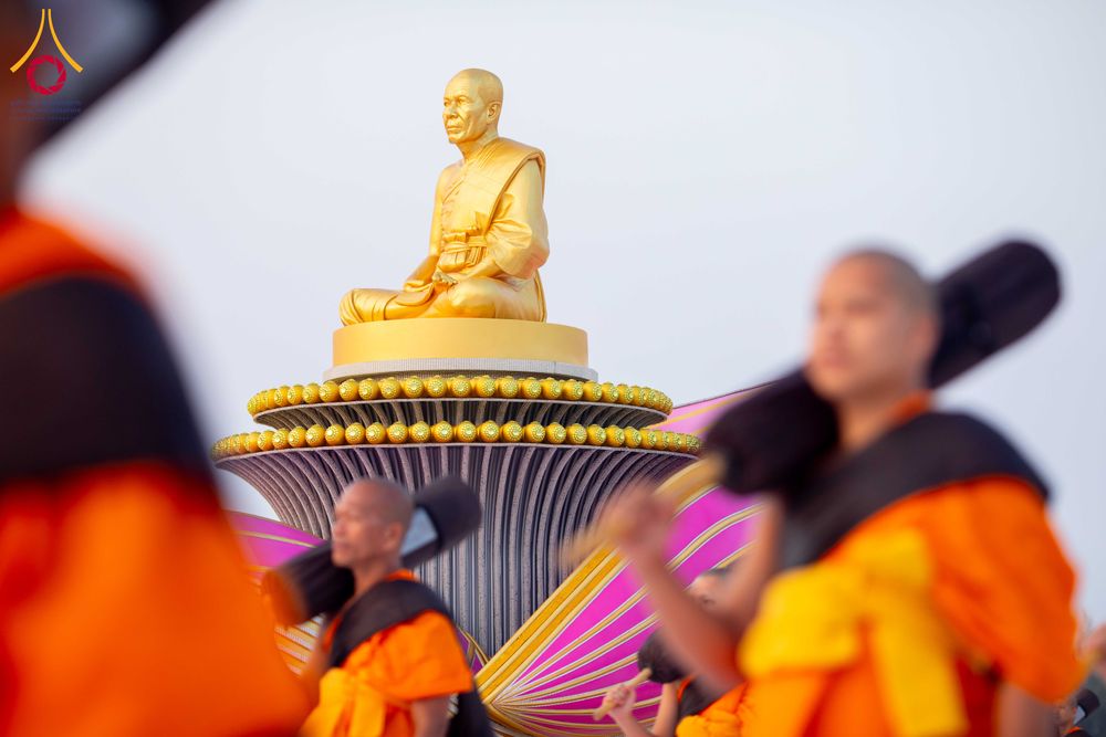 ภาพ No.299818:วันที่ 19 มกราคม พ.ศ.2569 พระธรรมยาตราปฏิบัติธรรมและถ่ายภาพหมู่ประวัติศาสตร์ ณ อนุสรณ์สถานลำดับที่ 5 สถานที่เผยแผ่วิชชาธรรมกายครั้งแรก  อนุสรณ์สถานบางปลาวัดบางปลา อ.บางเลน จ.นครปฐม ในโครงการธรรมยาตรา กตัญญูบูชา มหาปูชนียาจารย์ พระมงคลเทพมุนี(สด จนฺทสโร) 