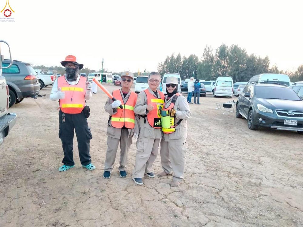 ภาพ No.306597:ภาพเบื้องหลังอาสาสมัครรวมใจ ชุดที่ 5 ในโครงการธรรมยาตรา กตัญญูบูชา มหาปูชนียาจารย์ พระมงคลเทพมุนี(สด จนฺทสโร) พระผู้ปราบมาร อนุสรณ์สถาน 7 แห่ง ปีที่ 14