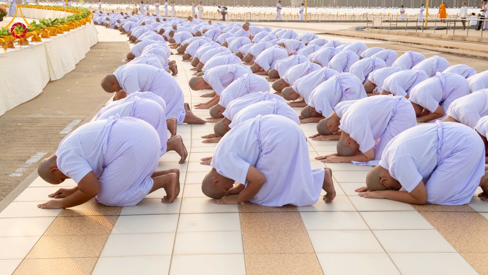 ภาพ No.319418:วันเสาร์ที่ 4 เมษายน พ.ศ.2569 พิธีขอขมา มอบผ้าไตร และถวายบาตรแด่นาคธรรมทายาท ในโครงการบรรพชาสามเณรฟื้นฟูพระพุทธศาสนาทั่วไทย โครงการหน่อแก้วเปรียญธรรม รุ่นที่ 14 โครงการสามเณรยุวธรรมทายาท รุ่นที่ 34 โครงการสามเณรมัชฌิมธรรมทายาท รุ่นที่ 30 ณ สภาธรรมกายสากล