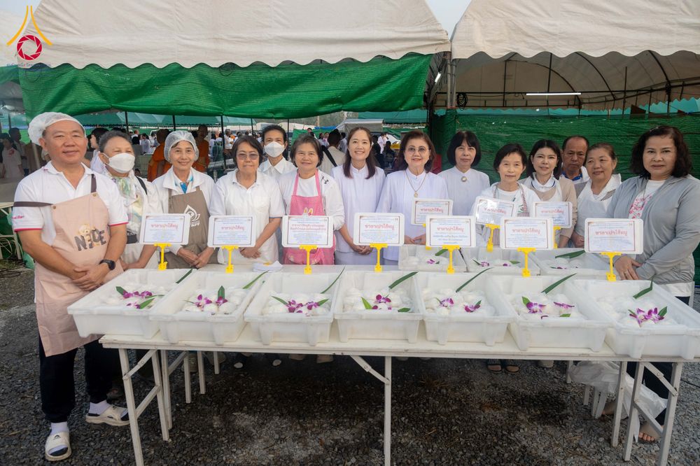 ภาพ No.297850:วันที่ 19 มกราคม พ.ศ. 2569 พิธีถวายภัตตาหารเป็นสังฆทาน แด่พระธรรมยาตรา ณ อนุสรณ์สถานบางปลา วัดบางปลา อำเภอบางเลน จังหวัดนครปฐม ในโครงการธรรมยาตรา กตัญญูบูชา มหาปูชนียาจารย์ พระมงคลเทพมุนี(สด จนฺทสโร) พระผู้ปราบมาร อนุสรณ์สถาน 7 แห่ง ปีที่ 14