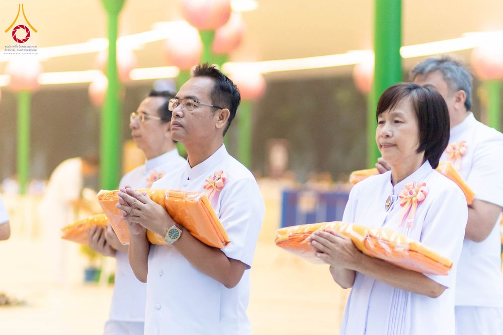 ภาพ No.298077:วันเสาร์ที่ 17 มกราคม พ.ศ. 2569 พิธีบรรพชาอุปสมบท โครงการอุปสมบทหมู่ บูชาธรรมครบ 117 ปี คุณยายอาจารย์มหารัตนอุบาสิกาจันทร์ ขนนกยูง  ณ อุโบสถพระไตรปิฎก วัดพระธรรมกาย