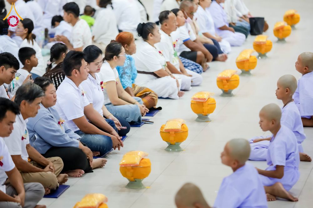 ภาพ No.317476:วันอาทิตย์ ที่ 29 มีนาคม พ.ศ.2569  พิธีปลงผม , พิธีขอขมามอบบาตรและผ้าไตร , พิธีบรรพชา ณ ศูนย์ปฏิบัติธรรมสมุทรปราการ จำนวน 42 รูป