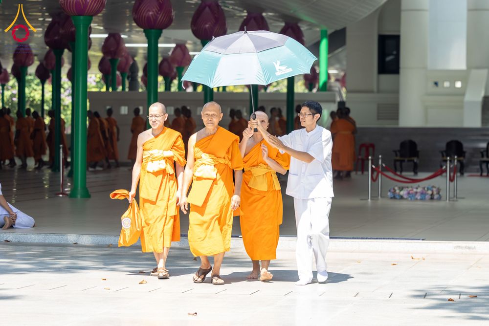 ภาพ No.321411:วันเสาร์ที่ 11 เมษายน พ.ศ.2569 พิธีขอบรรพชา พิธีขอสรณคมณ์และศีล, พิธีถวายบาตร พิธีอุปสมบท โครงการอุปสมบทหมู่ บูชาธรรมหลวงพ่อธัมมชโย พ.ศ.2569 โครงการอุปสมบทหมู่ธรรมทายาท ระดับอุดมศึกษา รุ่น 53 (ภาคฤดูร้อน) ณ วัดพระธรรมกาย ปทุมธานี