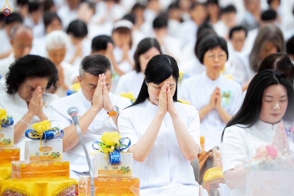 ภาพ No.343605:วันที่ 16 สิงหาคม พ.ศ.2569 พิธีถวายคิลานเภสัช และอุปกรณ์ทางการแพทย์ ณ ห้องแก้วสารพัดนึก2 วัดพระธรรมกาย