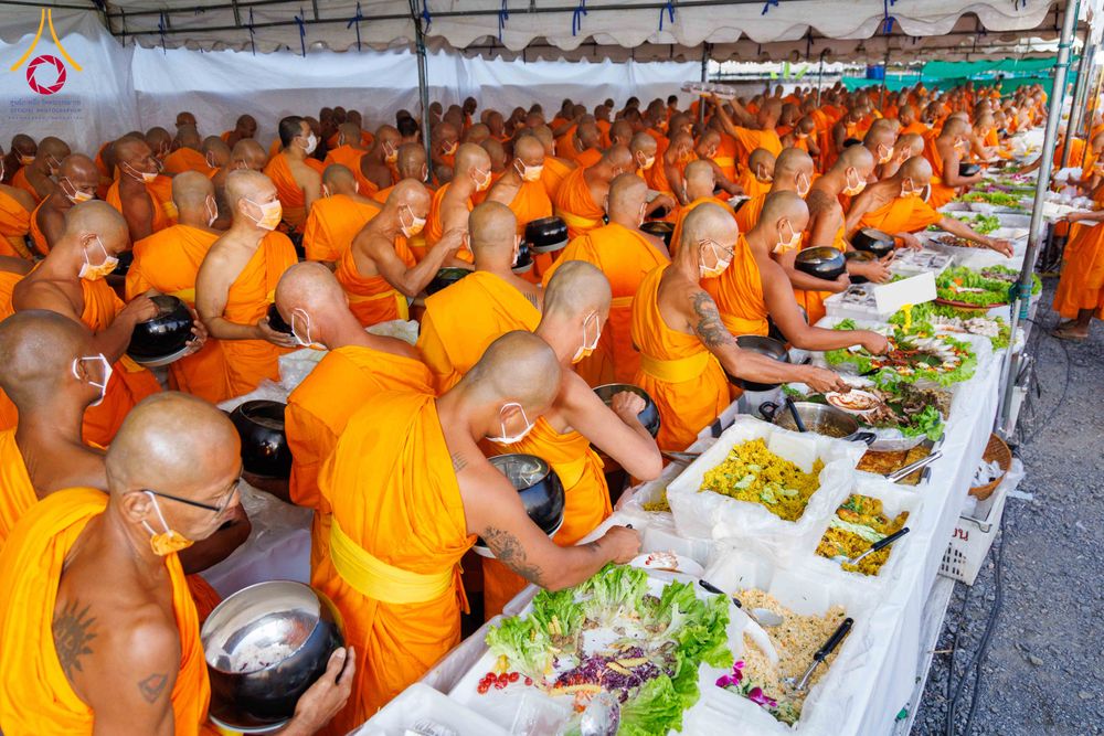 ภาพ No.295922:วันที่ 17 มกราคม พ.ศ. 2569 พิธีถวายภัตตาหารเป็นสังฆทาน แด่พระธรรมยาตรา ณ วัดโบสถ์บน ต.บางคูเวียง จ.นนทบุรี อนุสรณ์สถานลำดับที่ 4 สถานที่เกิดด้วยกายธรรม ในโครงการธรรมยาตรา กตัญญูบูชา มหาปูชนียาจารย์ พระมงคลเทพมุนี(สด จนฺทสโร) พระผู้ปราบมาร อนุสรณ์สถาน 7 แ