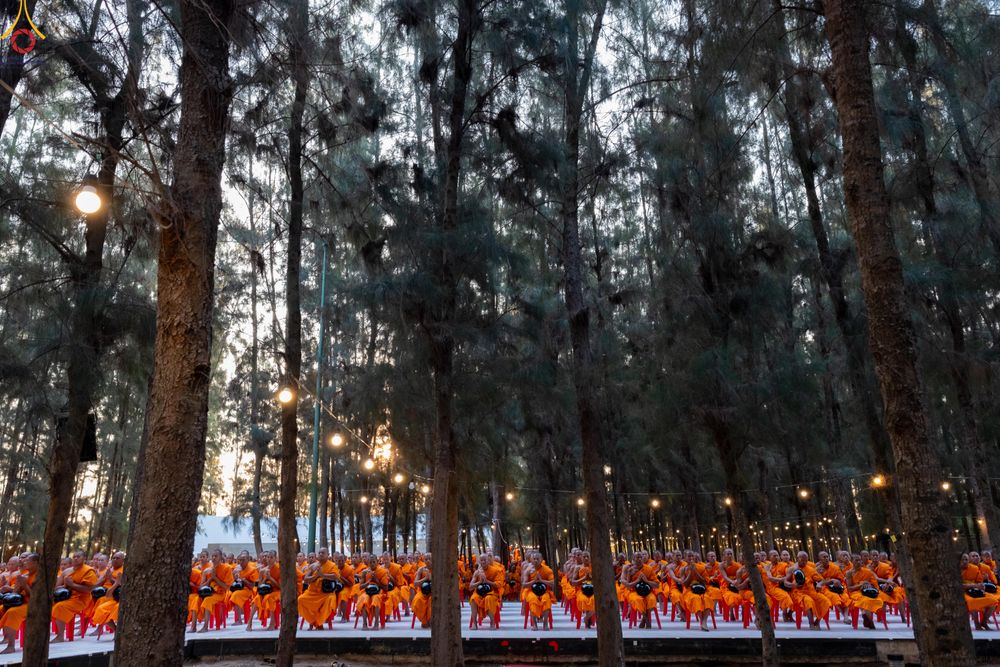 ภาพ No.289272:วันที่ 7 มกราคม พ.ศ. 2569 พิธีตักบาตรพระธรรมยาตรา ณ อนุสรณ์สถานลำดับที่ 1 สถานที่เกิดด้วยรูปกายเนื้อ อนุสรณ์สถานมหาวิหารพระมงคลเทพมุนี (โลตัสแลนด์) อ.สองพี่น้อง จ.สุพรรณบุรี ในโครงการธรรมยาตรา กตัญญูบูชา มหาปูชนียาจารย์ พระมงคลเทพมุนี(สด จนฺทสโร) พระผู้ป