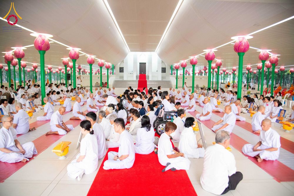 ภาพ No.298167:วันเสาร์ที่ 17 มกราคม พ.ศ. 2569 พิธีบรรพชาอุปสมบท โครงการอุปสมบทหมู่ บูชาธรรมครบ 117 ปี คุณยายอาจารย์มหารัตนอุบาสิกาจันทร์ ขนนกยูง  ณ อุโบสถพระไตรปิฎก วัดพระธรรมกาย