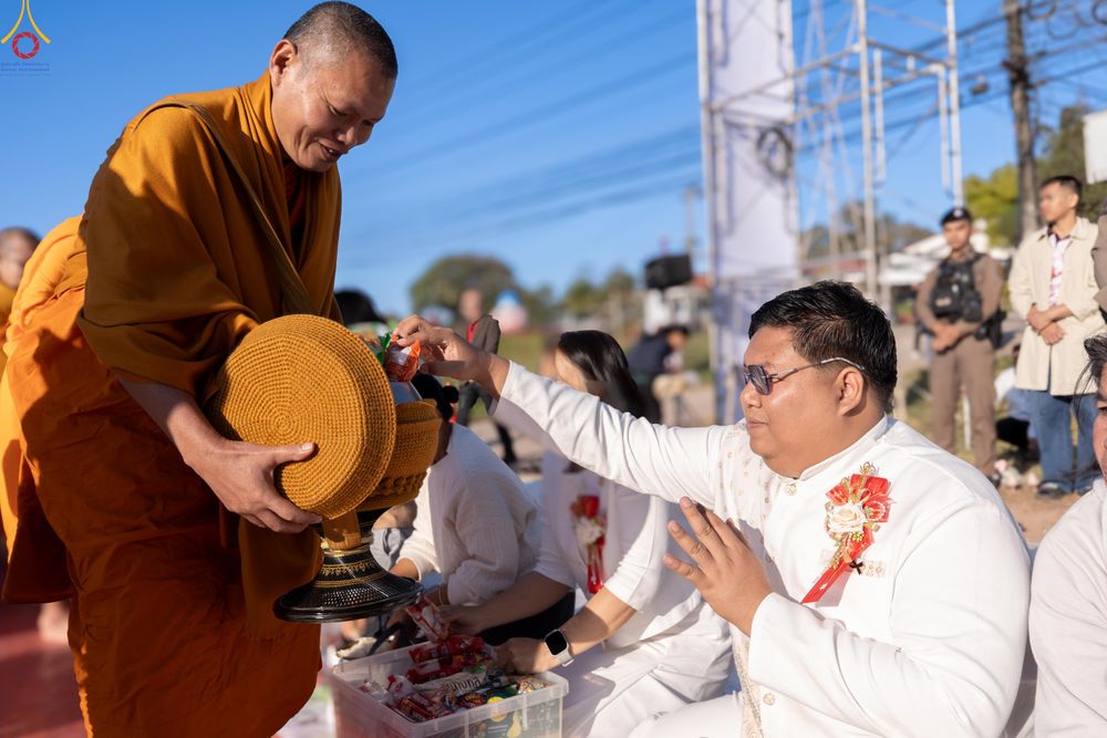 ภาพ No.281432:วันเสาร์ที่ 27 ธันวาคม พ.ศ.2568 พิธีตักบาตรพระ ๑,๐๐๐ รูป   เพื่อความเป็นสิริมงคลแก่ชีวิตและแผ่นดินไทย  มหากุศลครั้งยิ่งใหญ่แห่งปี ส่งท้ายปีเก่า ต้อนรับปีใหม่  ณ ถนนหน้าที่ว่าการอำเภอภูเรือ จังหวัดเลย