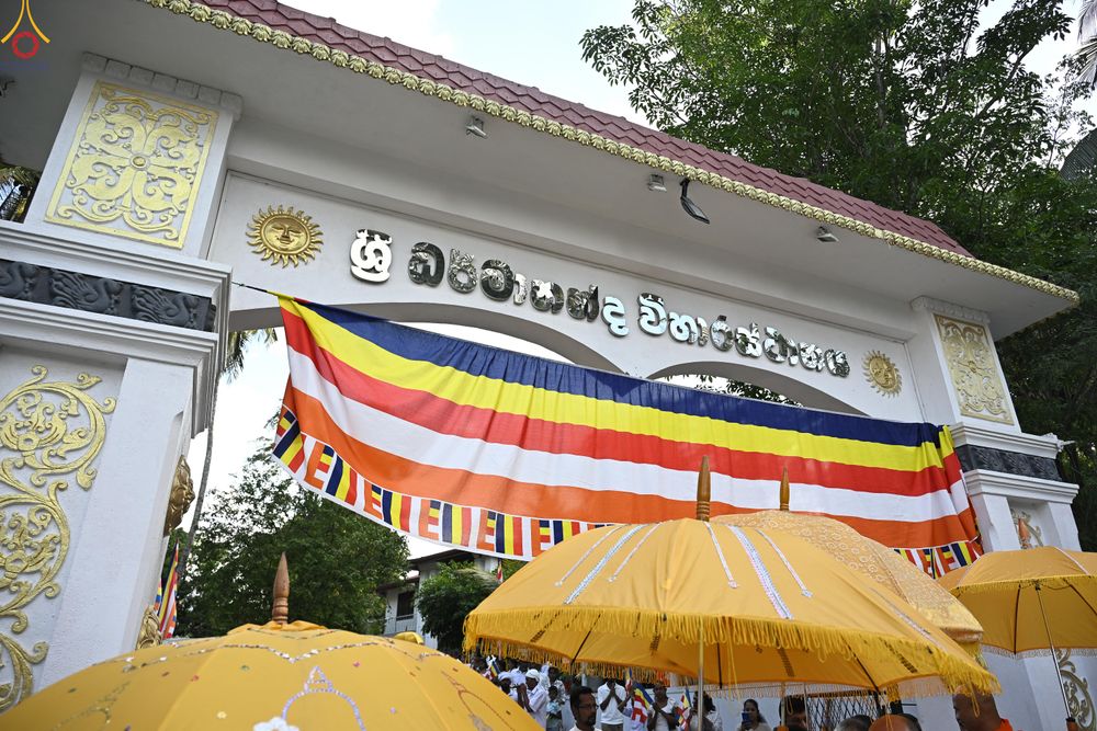 ภาพ No.278759:วันที่ 30 ตุลาคม 2568 กฐินสมทบวัดต่างประเทศ โดยคณะศิษยานุศิษย์ บูชาธรรม 81 ปี หลวงพ่อธัมมชโย ณ วัดศรีธรรมานันทะ บาลังโกด้า ประเทศศรีลังกา วัดสังฆราช อมรปุระนิกาย สมเด็จไมตรี มูรตี