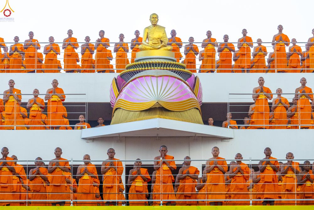 ภาพ No.300050:วันที่ 22 มกราคม พ.ศ.2569 พระธรรมยาตราปฏิบัติธรรม และถ่ายภาพหมู่ประวัติศาสตร์ ณ อาคารธรรมยาตรา กตัญญูบูชามหาปูชนียาจารย์  ตรงข้ามวัดปากน้ำภาษีเจริญ จ.กรุงเทพมหานคร ในโครงการธรรมยาตรา กตัญญูบูชา มหาปูชนียาจารย์ พระมงคลเทพมุนี(สด จนฺทสโร) พระผู้ปราบมาร อนุ