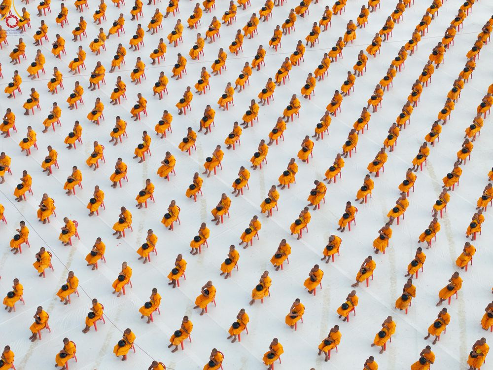 ภาพ No.302583:วันที่ 24 มกราคม พ.ศ. 2569 พิธีตักบาตรพระธรรมยาตรา(ภาพชุดที่ 2) ณ อนุสรณ์สถานลำดับที่ 5 สถานที่เผยแผ่วิชชาธรรมกายครั้งแรก อนุสรณ์สถานบางปลา วัดบางปลา อำเภอบางเลน จังหวัดนครปฐม ในโครงการธรรมยาตรา กตัญญูบูชา มหาปูชนียาจารย์ พระมงคลเทพมุนี(สด จนฺทสโร) พระผู