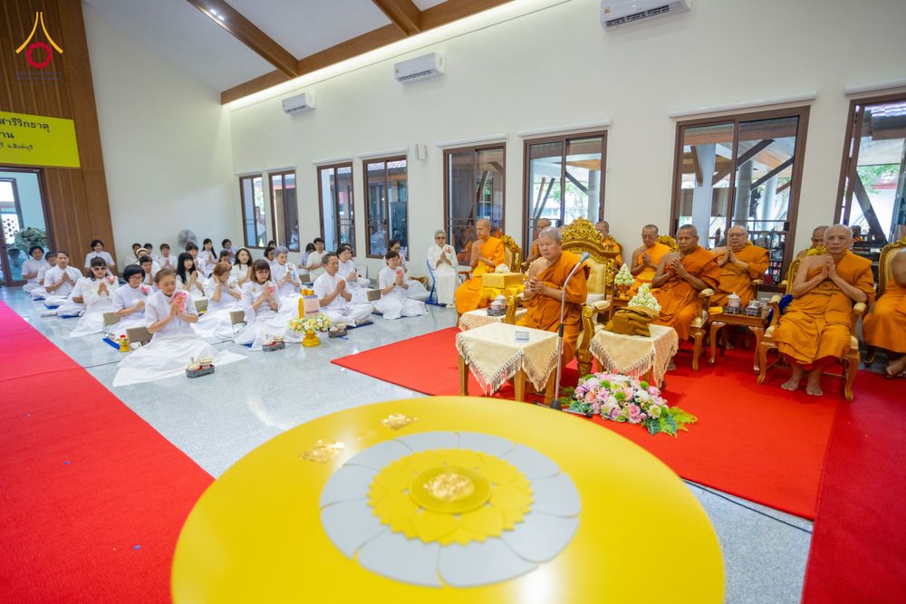 ภาพ No.336304:วันจันทร์ที่ 22 มิถุนายน พ.ศ.2569 พิธีอัญเชิญพระธรรมกาย และบรรจุพระบรมสารีริกธาตุ  ภายในเกศดอกบัวตูม องค์พระประธาน ณ อาคารสมปรารถนา วัดกลางธนรินทร์ ต.บ้านแป้ง อ.พรหมบุรี จ.สิงห์บุรี
