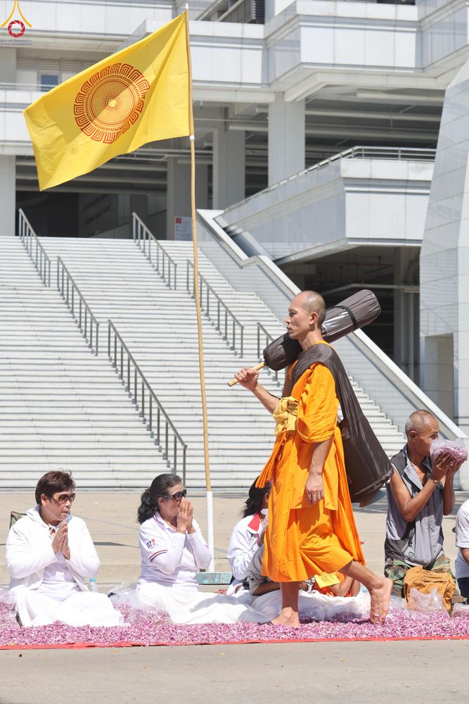 ภาพ No.304625:วันที่ 25 มกราคม พ.ศ. 2569 พิธีต้อนรับพระธรรมยาตรา (ภาพชุดที่ 2) รร.สามัคคีราษฏร์บำรุง-วัดพระธรรมกาย ในโครงการธรรมยาตรา กตัญญูบูชา มหาปูชนียาจารย์ พระมงคลเทพมุนี(สด จนฺทสโร) พระผู้ปราบมาร อนุสรณ์สถาน 7 แห่ง ปีที่ 14