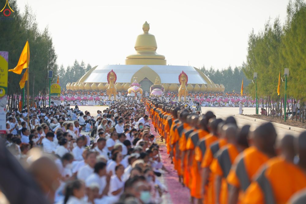 ภาพ No.299707:วันที่ 18 มกราคม พ.ศ. 2569 พิธีต้อนรับพระธรรมยาตรา (ภาพชุดที่ 2) ณ อนุสรณ์สถานลำดับที่ 5  สถานที่เผยแผ่วิชชาธรรมกายครั้งแรก อนุสรณ์สถานบางปลา วัดบางปลา อำเภอบางเลน จังหวัดนครปฐม ในโครงการธรรมยาตรา กตัญญูบูชา มหาปูชนียาจารย์ พระมงคลเทพมุนี(สด จนฺทสโร) พระ