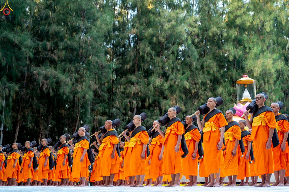 ภาพ No.288451:วันที่ 4 มกราคม พ.ศ. 2569 พระธรรมยาตราปฏิบัติธรรม และถ่ายภาพหมู่ประวัติศาสตร์ ในโครงการธรรมยาตรา กตัญญูบูชา มหาปูชนียาจารย์ พระมงคลเทพมุนี(สด จนฺทสโร) พระผู้ปราบมาร อนุสรณ์สถาน 7 แห่ง ปีที่ 14 ณ อนุสรณ์สถานมหาวิหารพระมงคลเทพมุนี (โลตัสแลนด์) อ.สองพี่น้อง