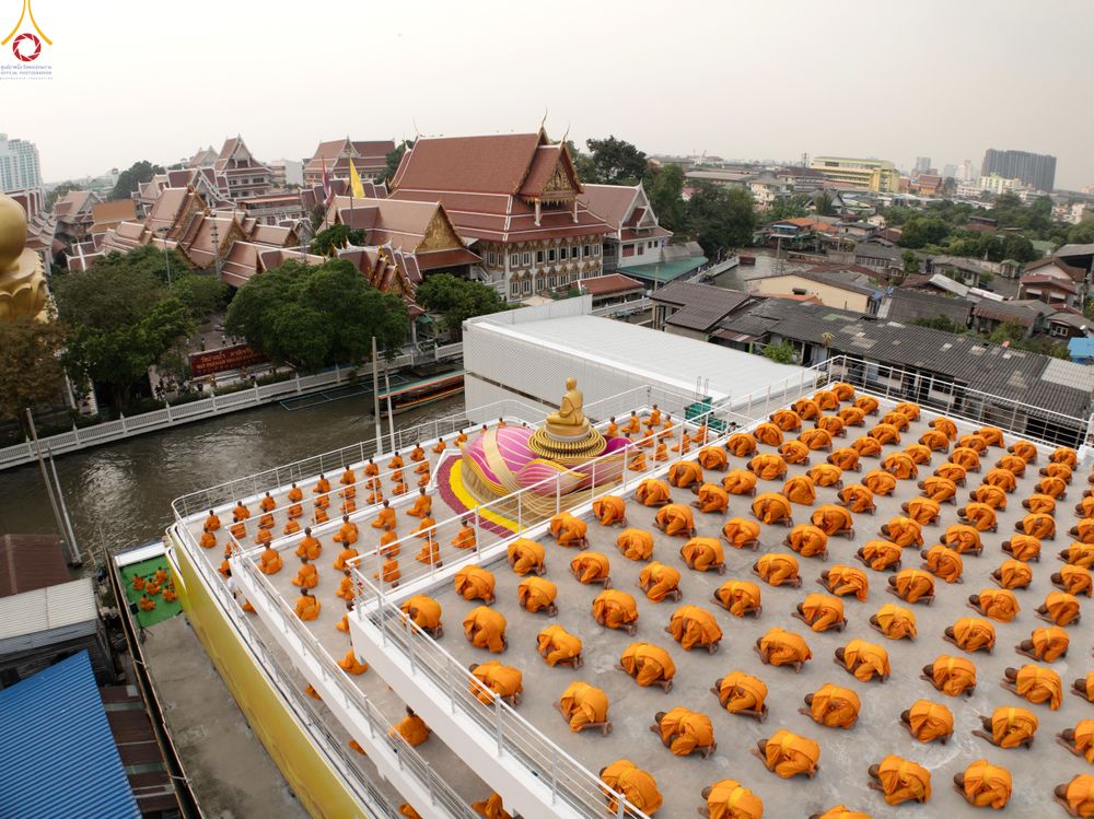 ภาพ No.299980:วันที่ 22 มกราคม พ.ศ.2569 พระธรรมยาตราปฏิบัติธรรม และถ่ายภาพหมู่ประวัติศาสตร์ ณ อาคารธรรมยาตรา กตัญญูบูชามหาปูชนียาจารย์  ตรงข้ามวัดปากน้ำภาษีเจริญ จ.กรุงเทพมหานคร ในโครงการธรรมยาตรา กตัญญูบูชา มหาปูชนียาจารย์ พระมงคลเทพมุนี(สด จนฺทสโร) พระผู้ปราบมาร อนุ