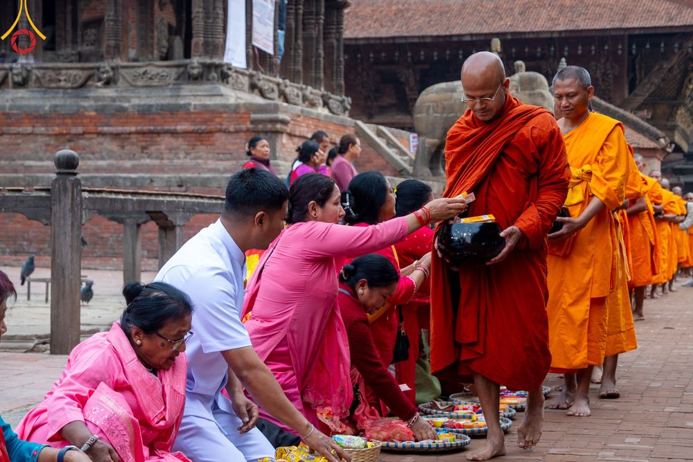 ภาพ No.317258:วันอังคารที่ 31 มีนาคม พ.ศ.2569 จาริกบิณฑบาตแห่งศรัทธา จากวัดอเชศวรสู่สี่แยกปาตันและวัดศรี ประเทศเนปาล