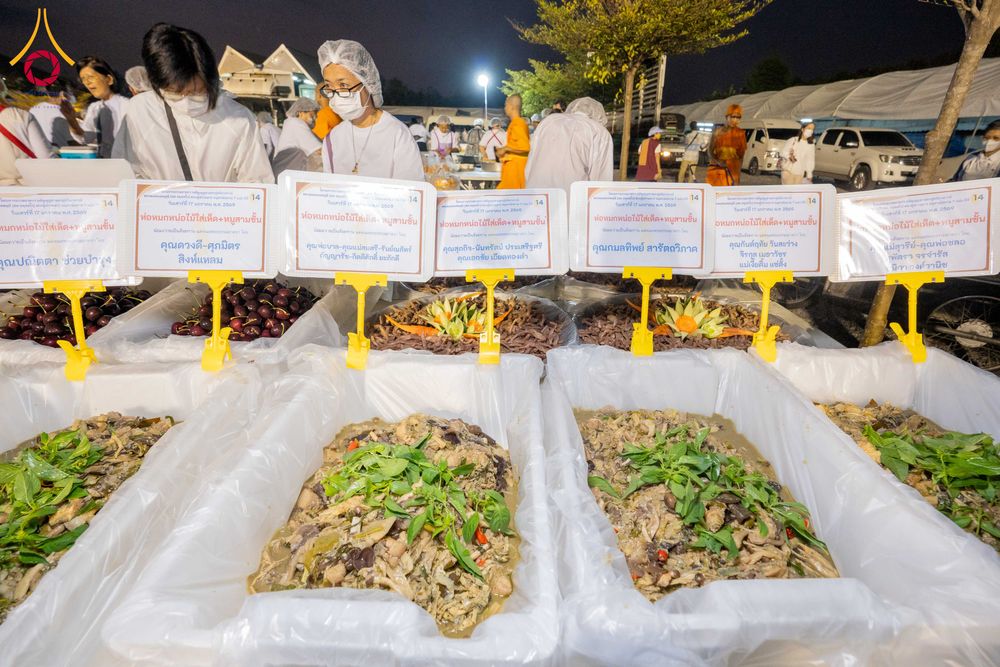 ภาพ No.295892:วันที่ 17 มกราคม พ.ศ. 2569 พิธีถวายภัตตาหารเป็นสังฆทาน แด่พระธรรมยาตรา ณ วัดโบสถ์บน ต.บางคูเวียง จ.นนทบุรี อนุสรณ์สถานลำดับที่ 4 สถานที่เกิดด้วยกายธรรม ในโครงการธรรมยาตรา กตัญญูบูชา มหาปูชนียาจารย์ พระมงคลเทพมุนี(สด จนฺทสโร) พระผู้ปราบมาร อนุสรณ์สถาน 7 แ