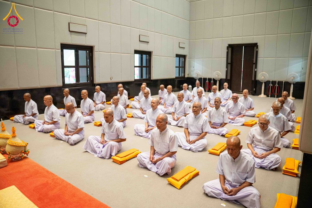 ภาพ No.298190:วันเสาร์ที่ 17 มกราคม พ.ศ. 2569 พิธีบรรพชาอุปสมบท โครงการอุปสมบทหมู่ บูชาธรรมครบ 117 ปี คุณยายอาจารย์มหารัตนอุบาสิกาจันทร์ ขนนกยูง  ณ อุโบสถพระไตรปิฎก วัดพระธรรมกาย