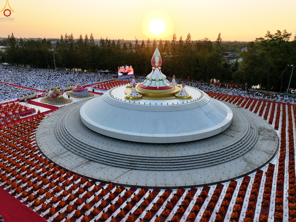 ภาพ No.292052:วันที่ 10 มกราคม พ.ศ. 2569 พิธีจุดประทีปถวายเป็นพุทธบูชา และบูชาธรรมมหาปูชนียาจารย์  ณ อนุสรณ์สถานคลองบางนางแท่น อ.สามพราน จ.นครปฐม ในโครงการธรรมยาตรา กตัญญูบูชา มหาปูชนียาจารย์ พระมงคลเทพมุนี(สด จนฺทสโร) พระผู้ปราบมาร อนุสรณ์สถาน 7 แห่ง ปีที่ 14