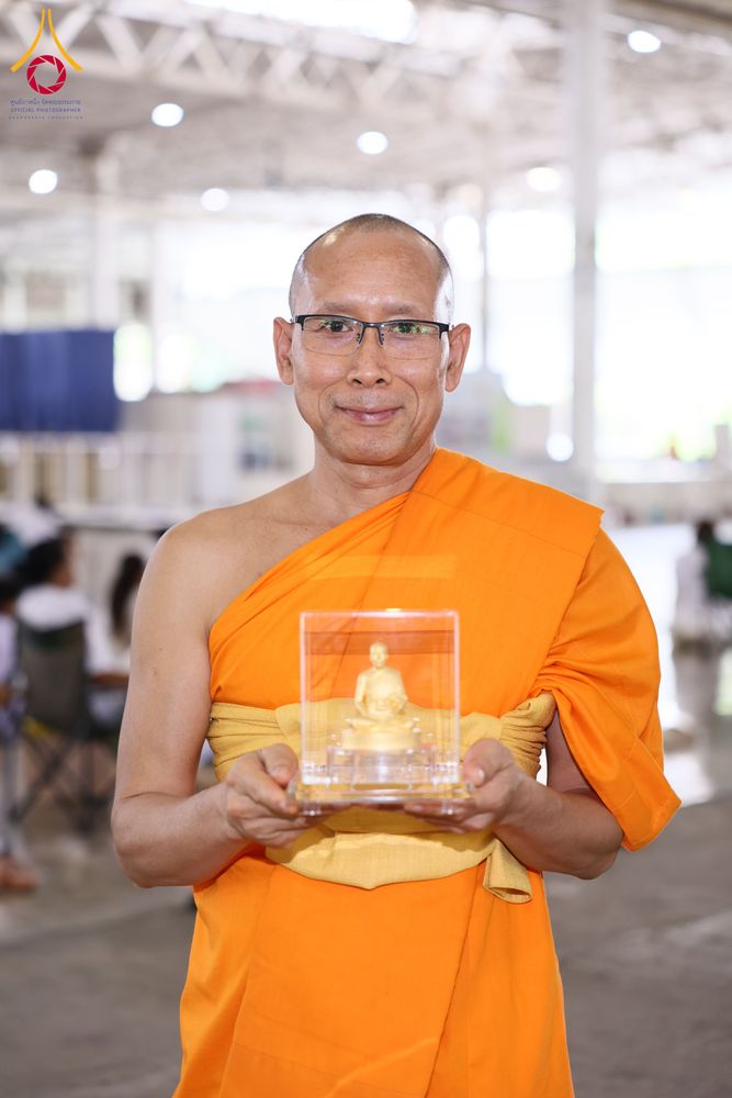 ภาพ No.338139:วันอาทิตย์ต้นเดือน 5 กรกฎาคม พ.ศ.2569 สัมมนาพิเศษ พิธีมอบพระของขวัญ ณ ห้องแก้วสารพัด1 วัดพระธรรมกาย