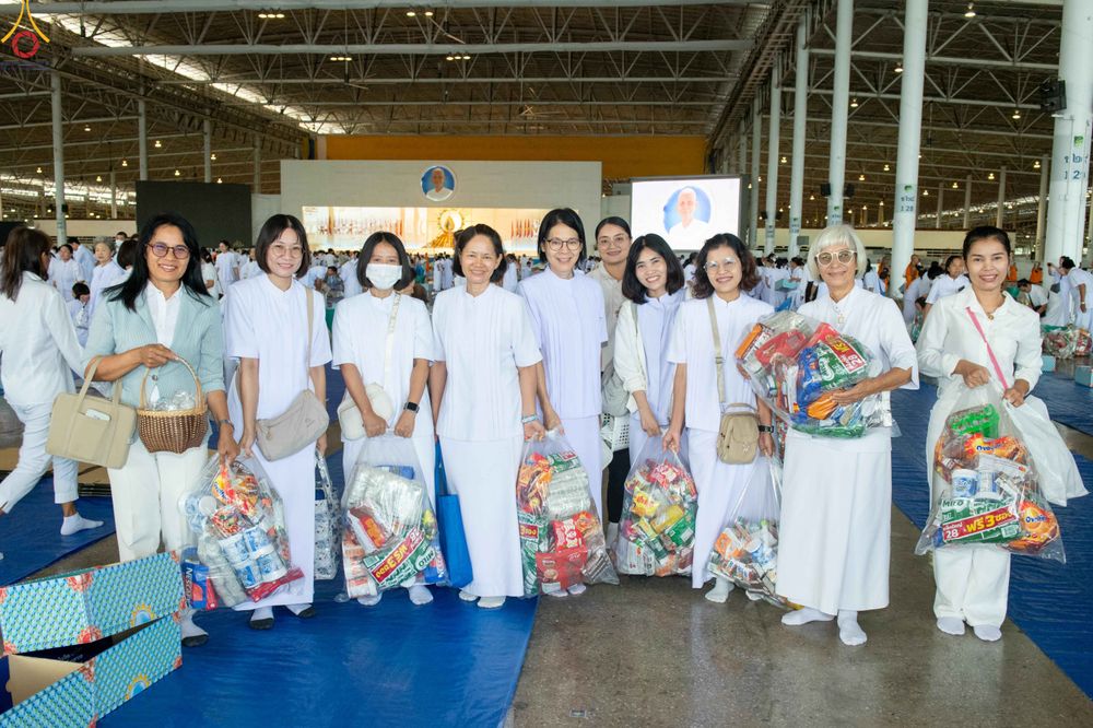 ภาพ No.345479:วันพฤหัสบดีที่ 27 สิงหาคม พ.ศ.2569 พิธีตักบาตรในวันธรรมชัย ณ สภาธรรมกายสากล วัดพระธรรมกาย ปทุมธานี