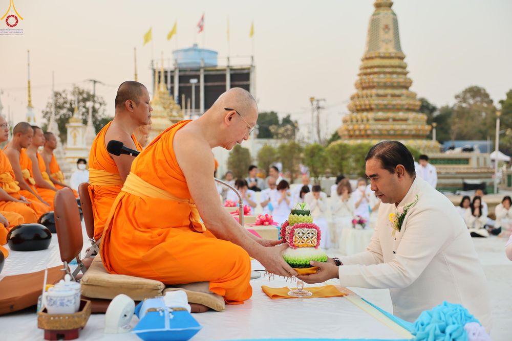 ภาพ No.294361:วันที่ 14 มกราคม พ.ศ. 2569 พิธีตักบาตรพระธรรมยาตรา ณ วัดสองพี่น้อง ต.ต้นตาล อ.สองพี่น้อง จ.สุพรรณบุรี ในโครงการธรรมยาตรา กตัญญูบูชา มหาปูชนียาจารย์ พระมงคลเทพมุนี(สด จนฺทสโร) พระผู้ปราบมาร อนุสรณ์สถาน 7 แห่ง ปีที่ 14