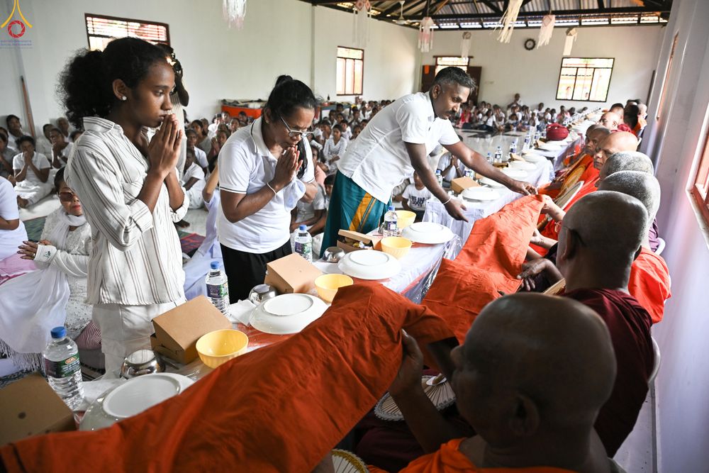 ภาพ No.278825:วันที่ 1 พฤศจิกายน  2568  กฐินสมทบวัดต่างประเทศ โดยคณะศิษยานุศิษย์ บูชาธรรม 81 ปี หลวงพ่อธัมมชโย ณ วัดธรรมรักษิตาราม ประเทศศรีลังกา