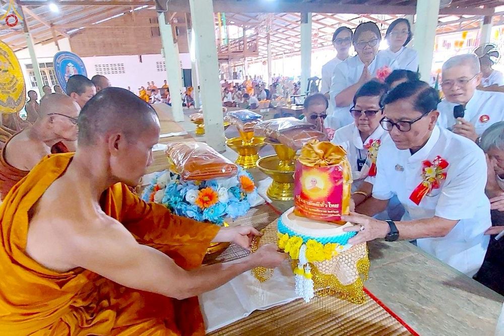 ภาพ No.256601:วันที่ 16 ตุลาคม พ.ศ. 2568 พิธีทอดกฐินสามัคคีทั่วไทย 30,000 วัด โดยคณะศิษยานุศิษย์ บูชาธรรม 81 ปี หลวงพ่อธัมมชโย หลวงพ่อธัมมชโย ณ วัดบ้านแดง อ.เหล่าเสือโก๊ก จ.อุบลราชธานี