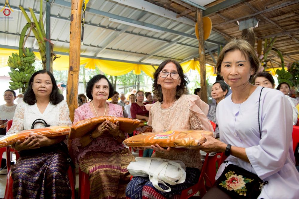 ภาพ No.262862:วันที่ 11 ตุลาคม พ.ศ. 2568 พิธีทอดกฐินสามัคคีทั่วไทย 30,000 วัด โดยคณะศิษยานุศิษย์ บูชาธรรม 81 ปี หลวงพ่อธัมมชโย ณ สำนักปฏิบัติธรรมเปล่งศรีธรรมจักร อ.หนองหญ้าไซ จ.สุพรรณบุรี