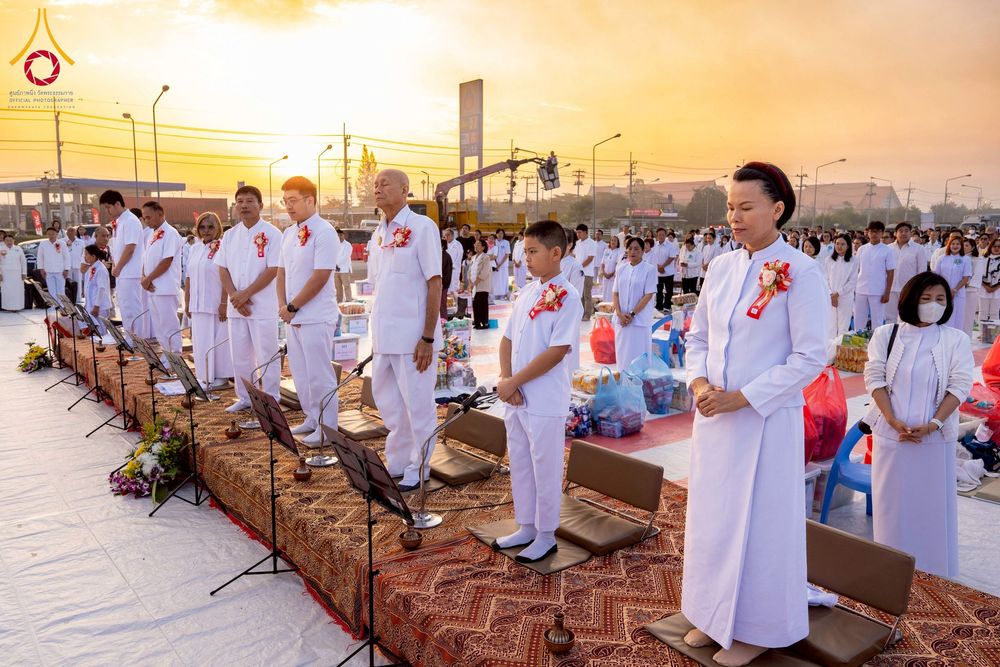 ภาพ No.276872:วันเสาร์ที่ 6 ธันวาคม พ.ศ. 2568 พิธีตักบาตรพระ 1,000 รูป อุทิศถวายพระราชกุศลสมเด็จพระนางเจ้าสิริกิติ์ พระบรมราชินีนาถ พระบรมราชชนนี พันปีหลวง และ ทำบุญเมืองลำปาง ครบรอบ 1,345 ปี ณ ลานพระบรมราชานุสาวรีย์สมเด็จพระนเรศวรมหาราชนครลำปาง อ.เกาะคา จ.ลำปาง