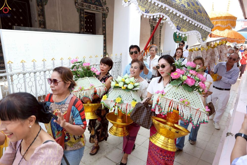 ภาพ No.253203:วันที่ 12 ตุลาคม พ.ศ. 2568 พิธีทอดกฐินสามัคคีทั่วไทย 30,000 วัด โดยคณะศิษยานุศิษย์ บูชาธรรม 81 ปี หลวงพ่อธัมมชโย ณ วัดบางขุนนนท์ แขวงบางขุนนนท์ เขตบางกอกน้อย กรุงเทพมหานคร