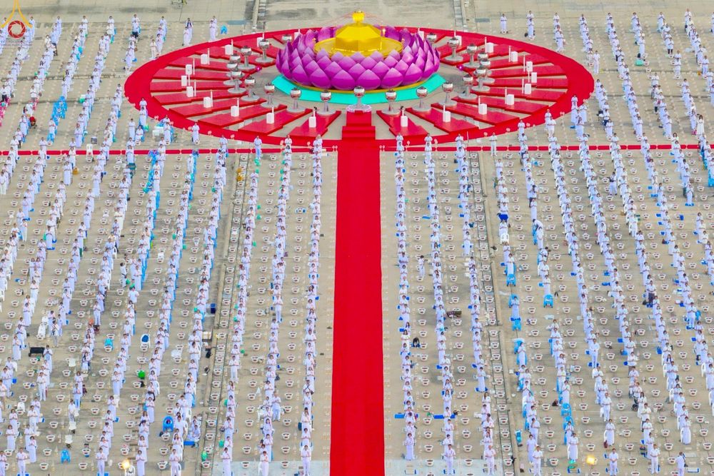 ภาพ No.252859:วันที่ 10 ตุลาคม พ.ศ. 2568 พิธีปลูกต้นทรัพย์บานชื่น ณ ลานธรรม วัดพระธรรมกาย