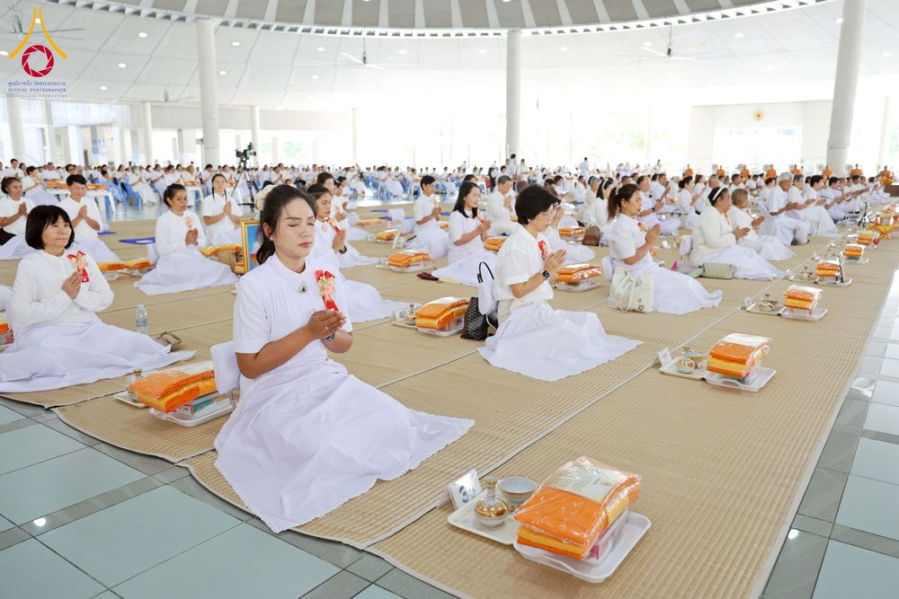 ภาพ No.263004:วันที่ 21 ตุลาคม พ.ศ. 2568 (วันพระ แรม 14 ค่ำ เดือน 11) พิธีบุพเปตพลี ครั้งที่ 171 ร่วมอุทิศบุญแด่หมู่ญาติที่ล่วงลับไปแล้ว และสืบทอดอายุพระพุทธศาสนา ณ หอฉันคุณยายอาจารย์ฯ วัดพระธรรมกาย