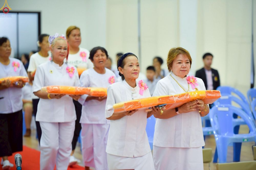 ภาพ No.249903:วันอังคารที่ 30 กันยายน พ.ศ. 2568 พิธีตอกเสามงคลต้นแรกอาคารเศรษฐีถาวร ที่พักผู้มาปฏิบัติธรรม ณ ศูนย์ปฏิบัติธรรมจันทบุรี