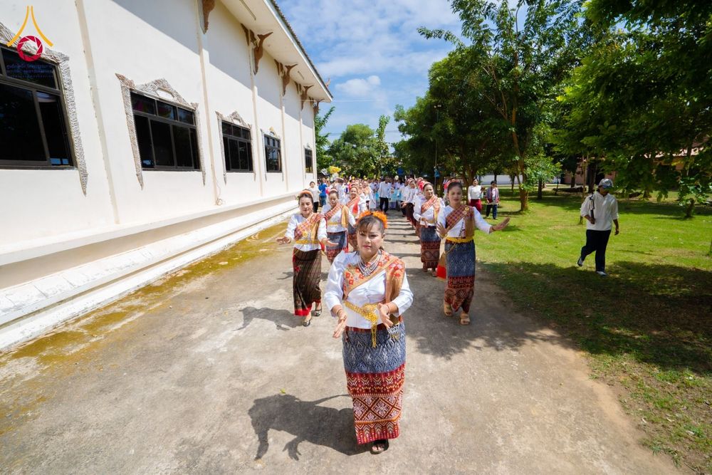 ภาพ No.182236:พิธีทอดกฐิน ณ วัดบ้านโนนดู่ ต.ตลาดไทร อ.ชุมพวง จ.นครราชสีมา ในโครงการทอดกฐินสามัคคีทั่วไทย 30,000 วัด บูชาธรรม 80 ปี หลวงพ่อธัมมชโย โดยคณะศิษยานุศิษย์วัดพระธรรมกาย วันที่ 7 พฤศจิกายน พ.ศ. 2567